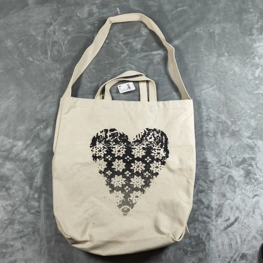 Free People Totebag Black Ivory Going Places‎ Heart Flowers Zip Shoulder Bag New